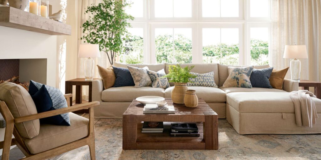 Family room decor with casual furniture with a mix of traditional and modern. 